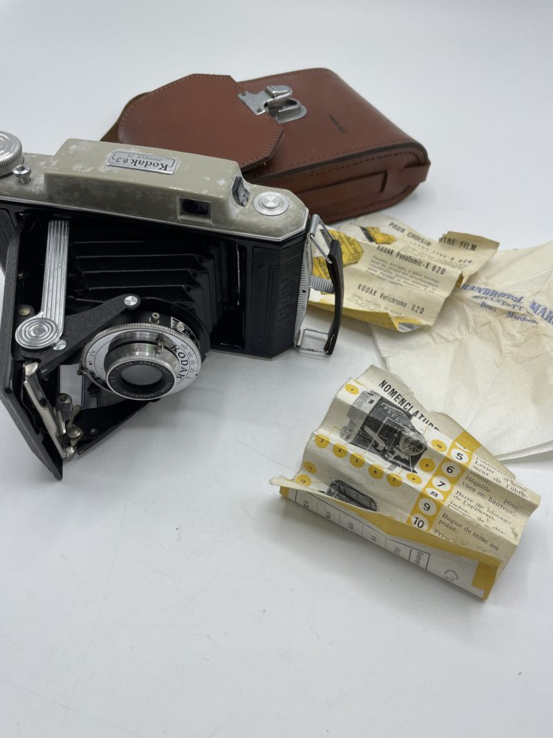 Appareil photo vintage Kodak 63 modèle 21 appareil à soufflet anastigmat angenieux avec sacoche – Image 10