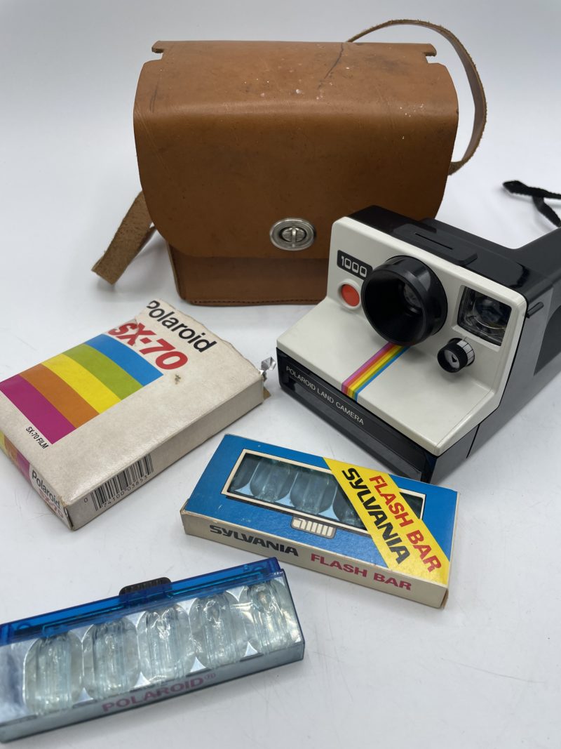Appareil photo vintage Polaroid 1000 avec bouton rouge sacoche et accessoires – Image 7