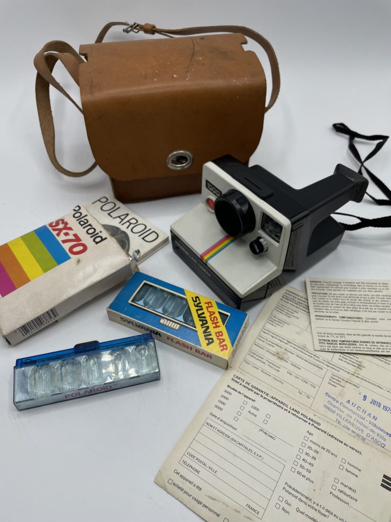 Appareil photo vintage Polaroid 1000 avec bouton rouge sacoche et accessoires – Image 4