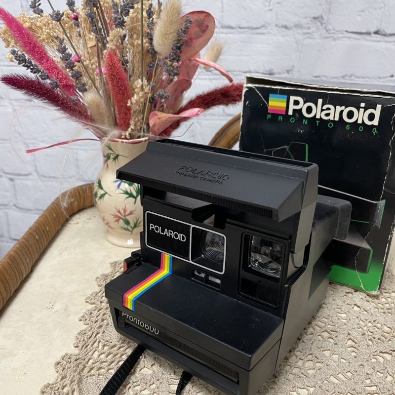 appareil photo vintage polaroid pronto 600
