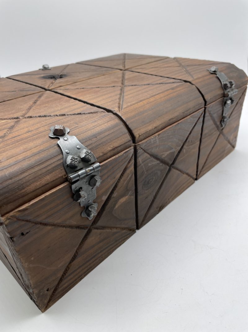 Grand coffre en bois foncé vintage – Image 4