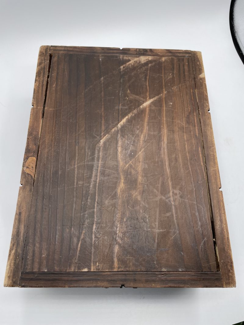 Grand coffre en bois foncé vintage – Image 2