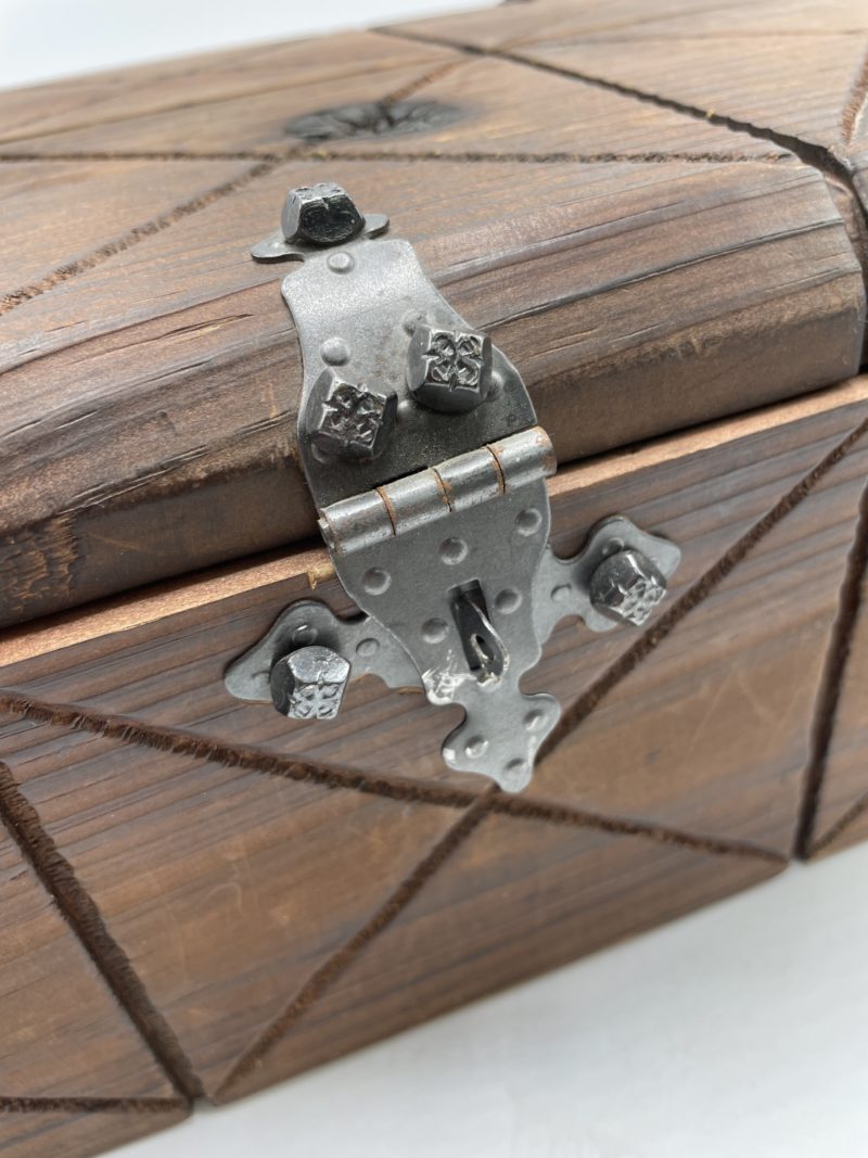Grand coffre en bois foncé vintage – Image 11