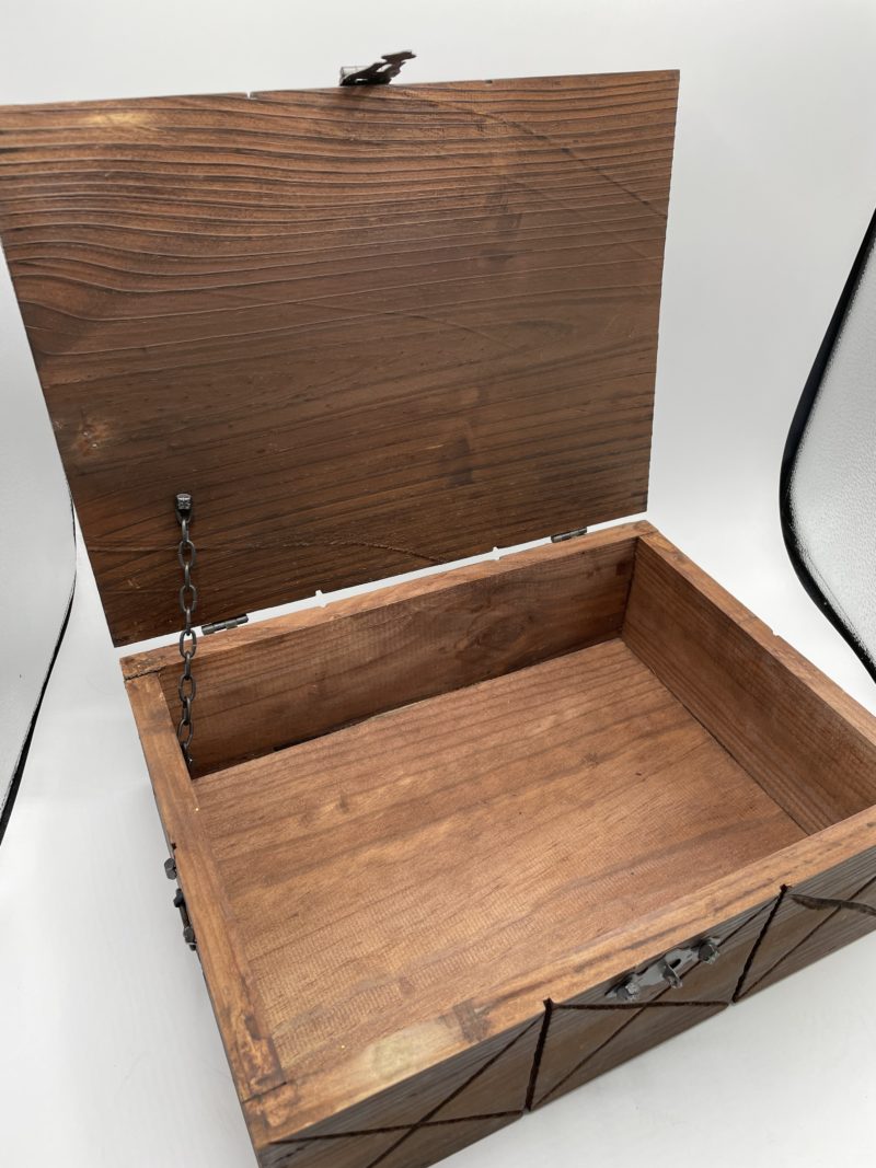 Grand coffre en bois foncé vintage – Image 13