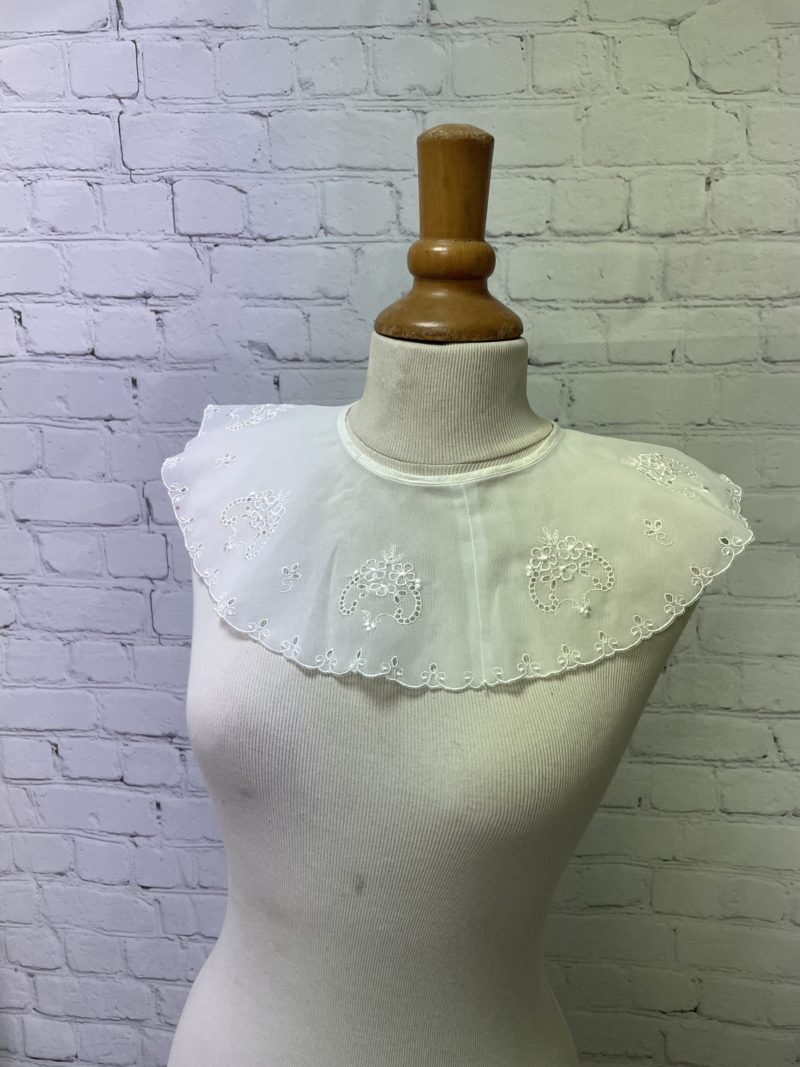 faux col plastron vintage broderie