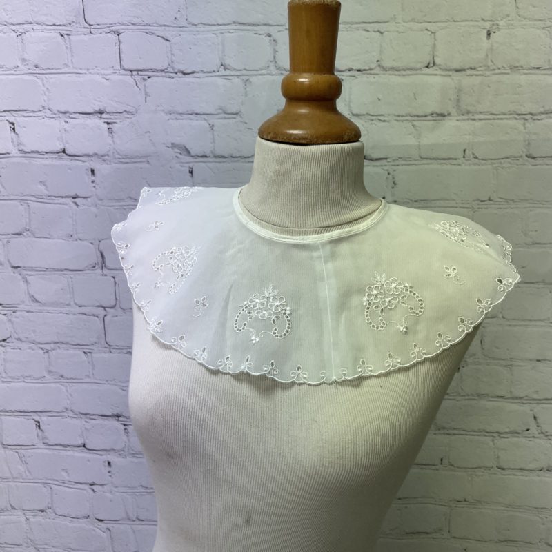 faux col plastron vintage broderie