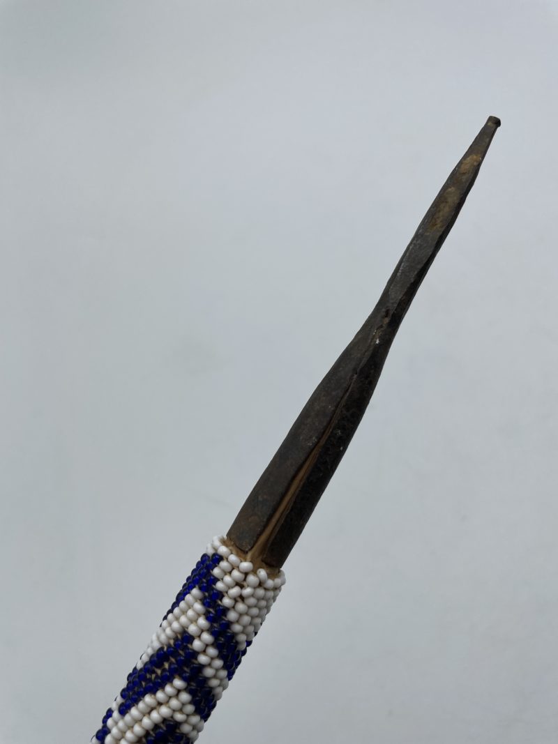 Pointe de sagaie africaine bois fer forgé et perles – Image 5