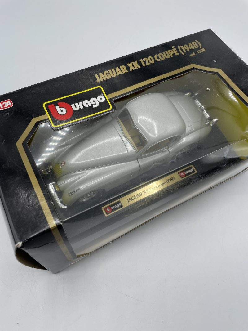Voiture de collection miniature Burago Jaguar XK 120 Coupé 1948 – Image 5