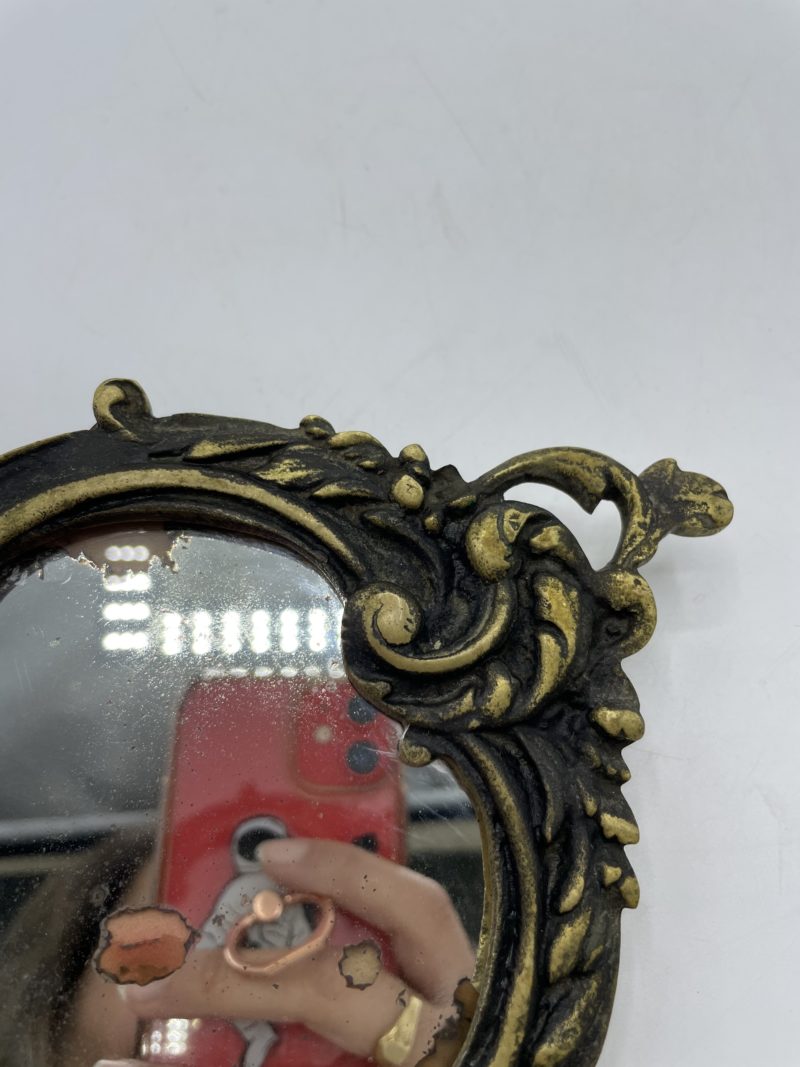 Petit miroir à main vintage en laiton baroque – Image 5