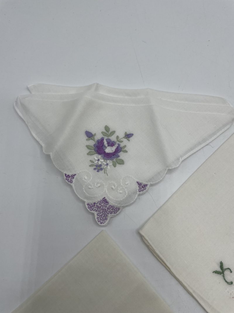 Lot de 7 mouchoirs brodés vintage – Image 13