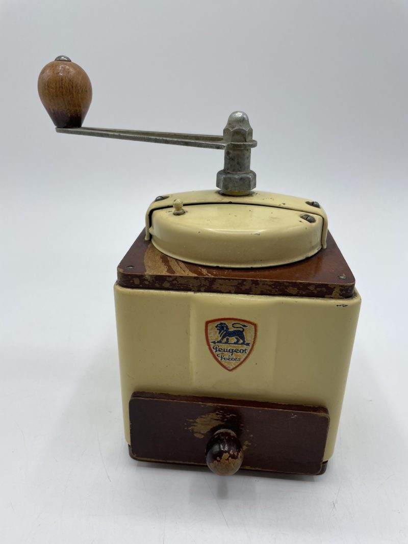 Moulin à café vintage Peugeot frères bois et métal laqué – Image 3