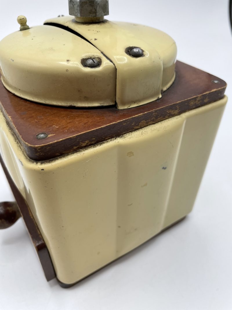 Moulin à café vintage Peugeot frères bois et métal laqué – Image 2
