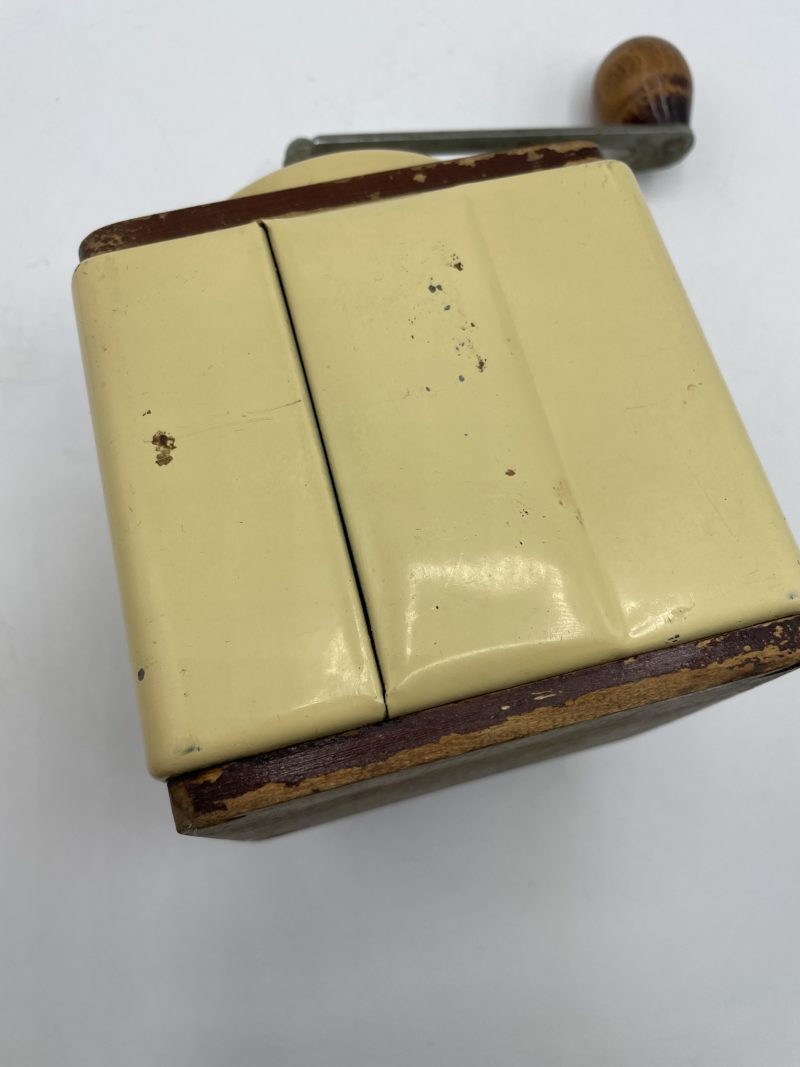 Moulin à café vintage Peugeot frères bois et métal laqué – Image 10