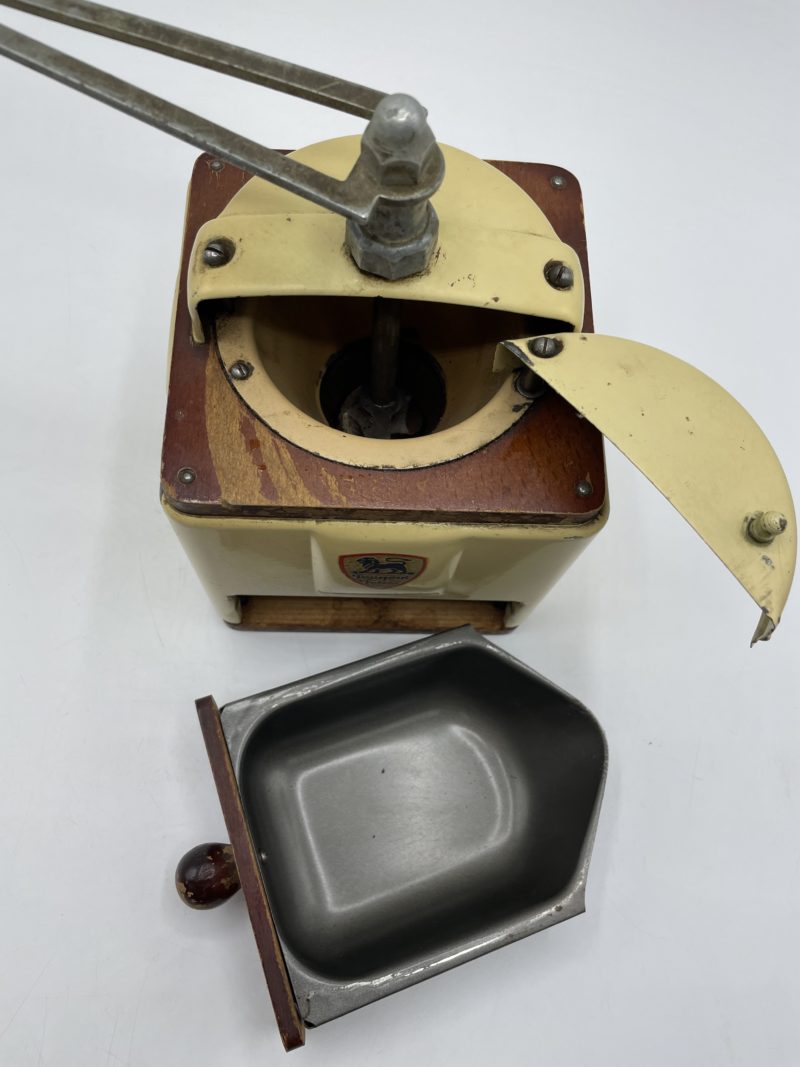 Moulin à café vintage Peugeot frères bois et métal laqué – Image 5