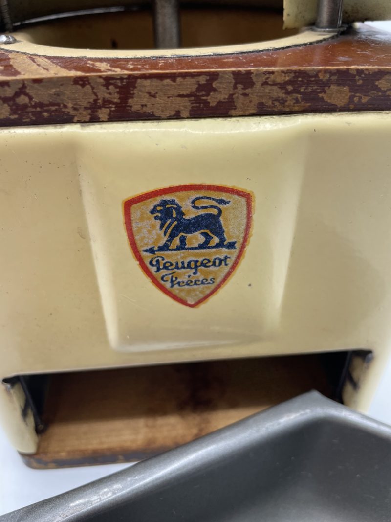 Moulin à café vintage Peugeot frères bois et métal laqué – Image 6