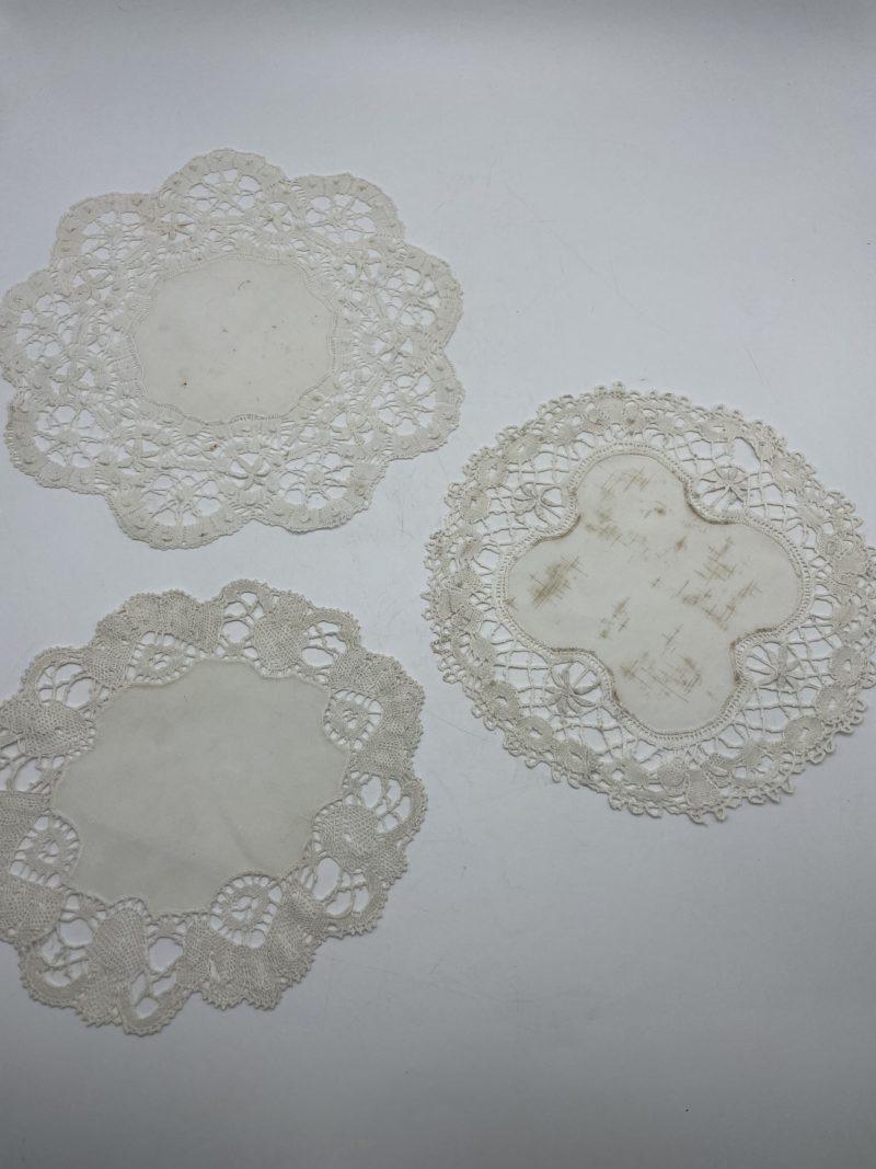 Ensemble 3 napperons vintage dépareillés collerette crochet – Image 2