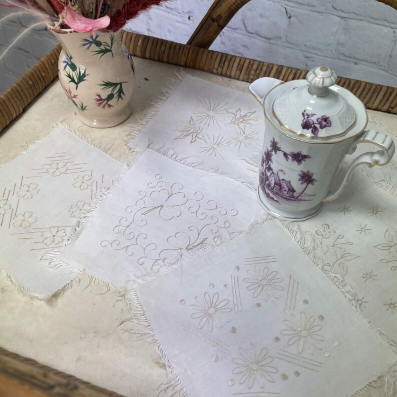 napperon carre vintage textile broderie fleur franges