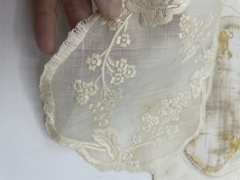 Ensemble 4 napperons vintage dépareillés voile broderie – Image 6