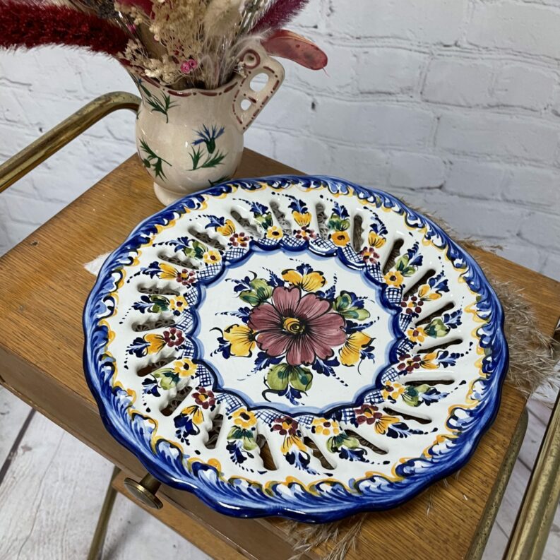 assiette decoratve faience ajouree vaisselle vintage portugal faireal