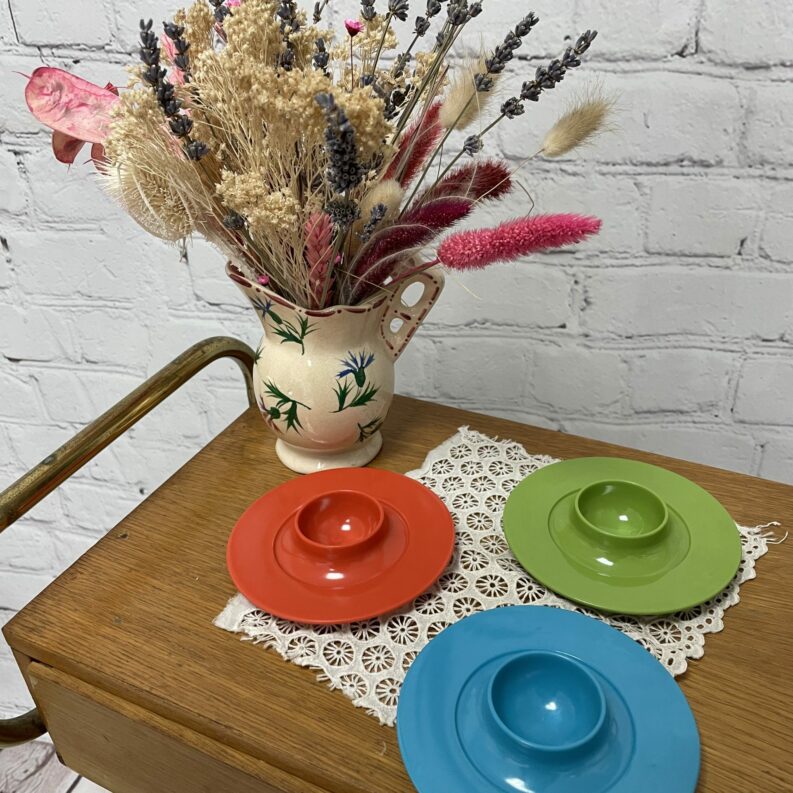 coquetier pop vintage plastique melamine orange vert bleu vintage