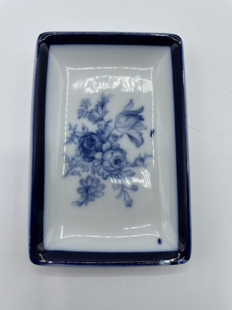 Petit ramequin rectangulaire porcelaine limoges roses bleues – Image 4