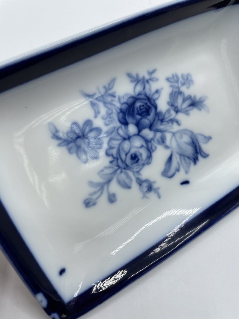 Petit ramequin rectangulaire porcelaine limoges roses bleues – Image 5