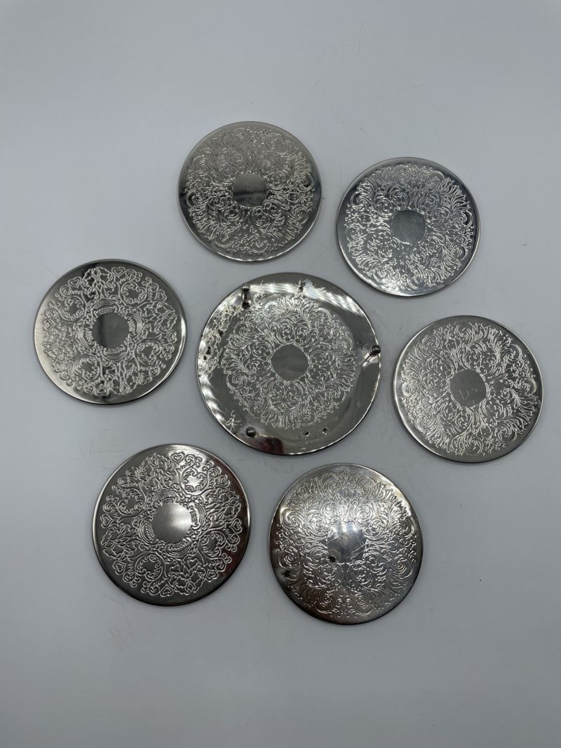 Lot de 6 dessous de verre métal gravé baroque – Image 8