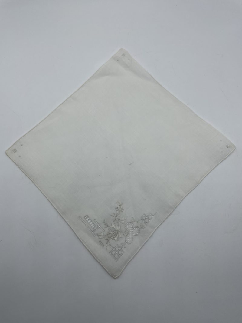 Lot de 12 mouchoirs de dames brodés vintage – Image 2
