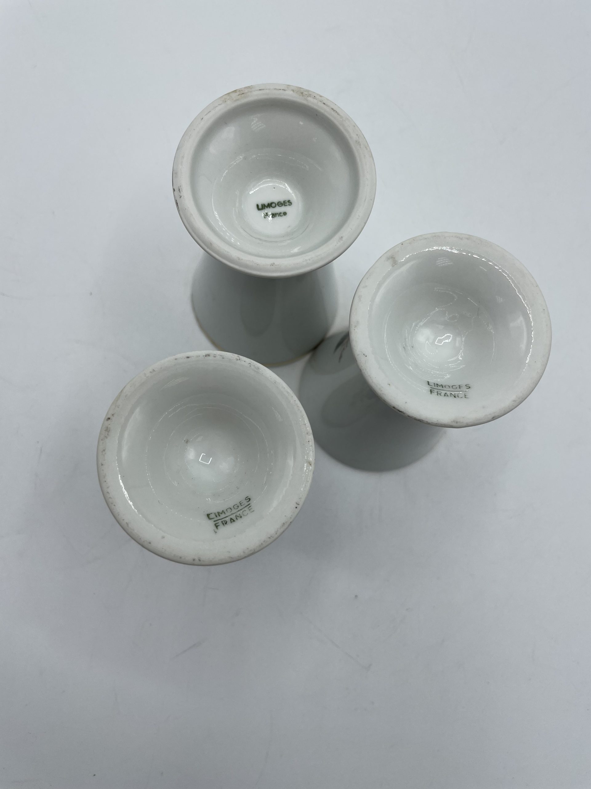 Lot de 3 mazagrans vintage porcelaine de Limoges décor de fleur romantiques – Image 4