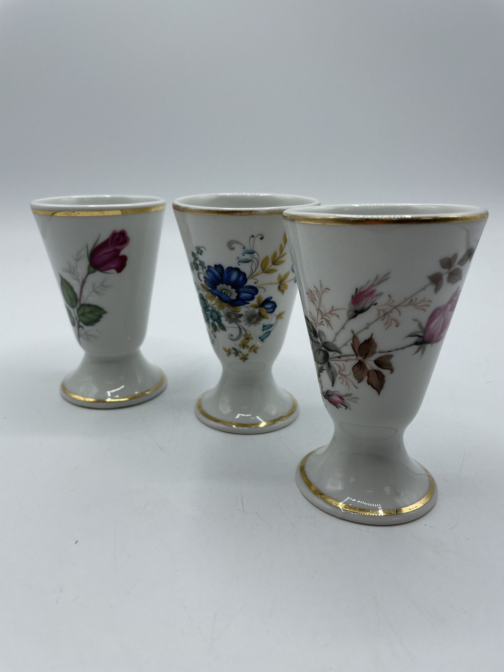 Lot de 3 mazagrans vintage porcelaine de Limoges décor de fleur romantiques – Image 9