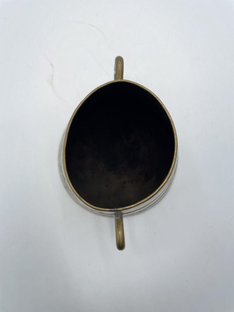 Pot en laiton vintage avec gravure portrait – Image 3