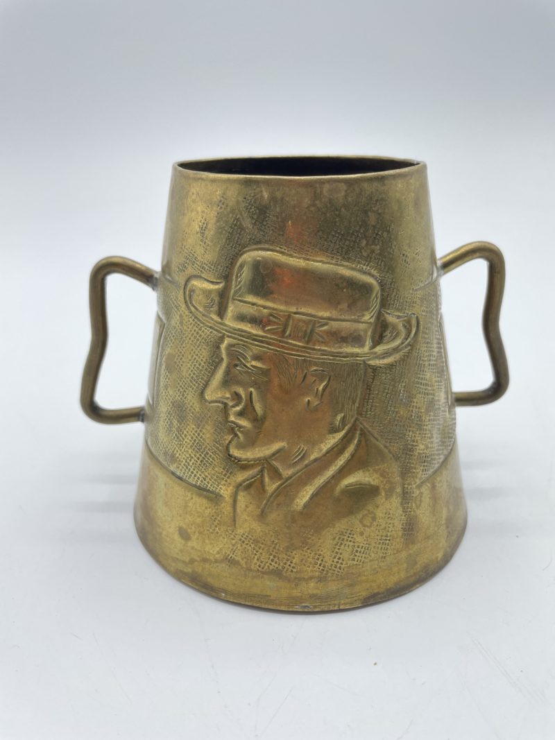 Pot en laiton vintage avec gravure portrait – Image 6