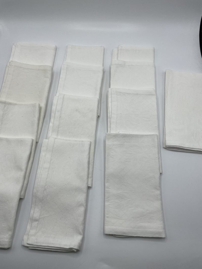 Lot de 13 serviettes de table vintage – Image 2