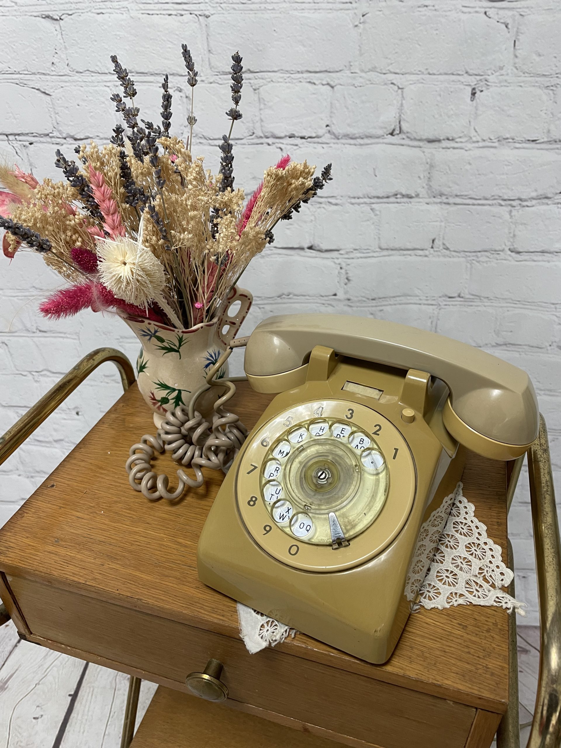 Ancien téléphone à cadran ITT CGT vintage beige - Ressourcerie Histoires  Sans Fin