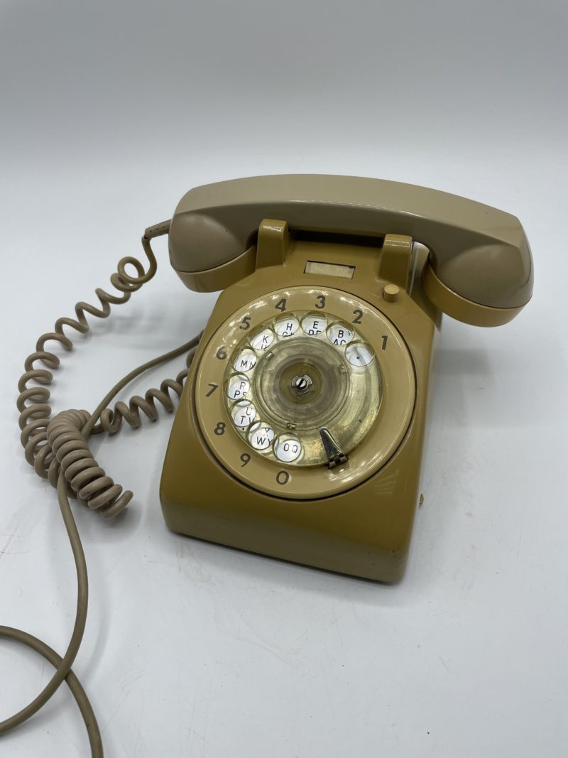 Ancien téléphone à cadran ITT CGT vintage beige - Ressourcerie Histoires  Sans Fin