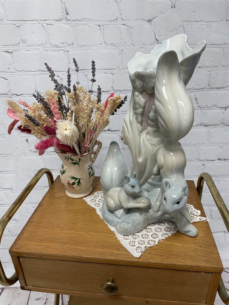 vase porceline miguel requena ecureuil kitsch
