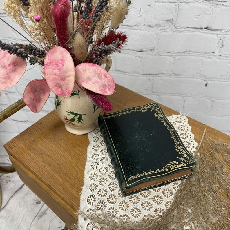 Missel  de Saint Antoine de Padoue imprimerie Paul MELLOTTEE Limoges 1945