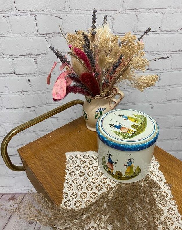 Boite en métal vintage Massilly France décor Quimper HB Henriot