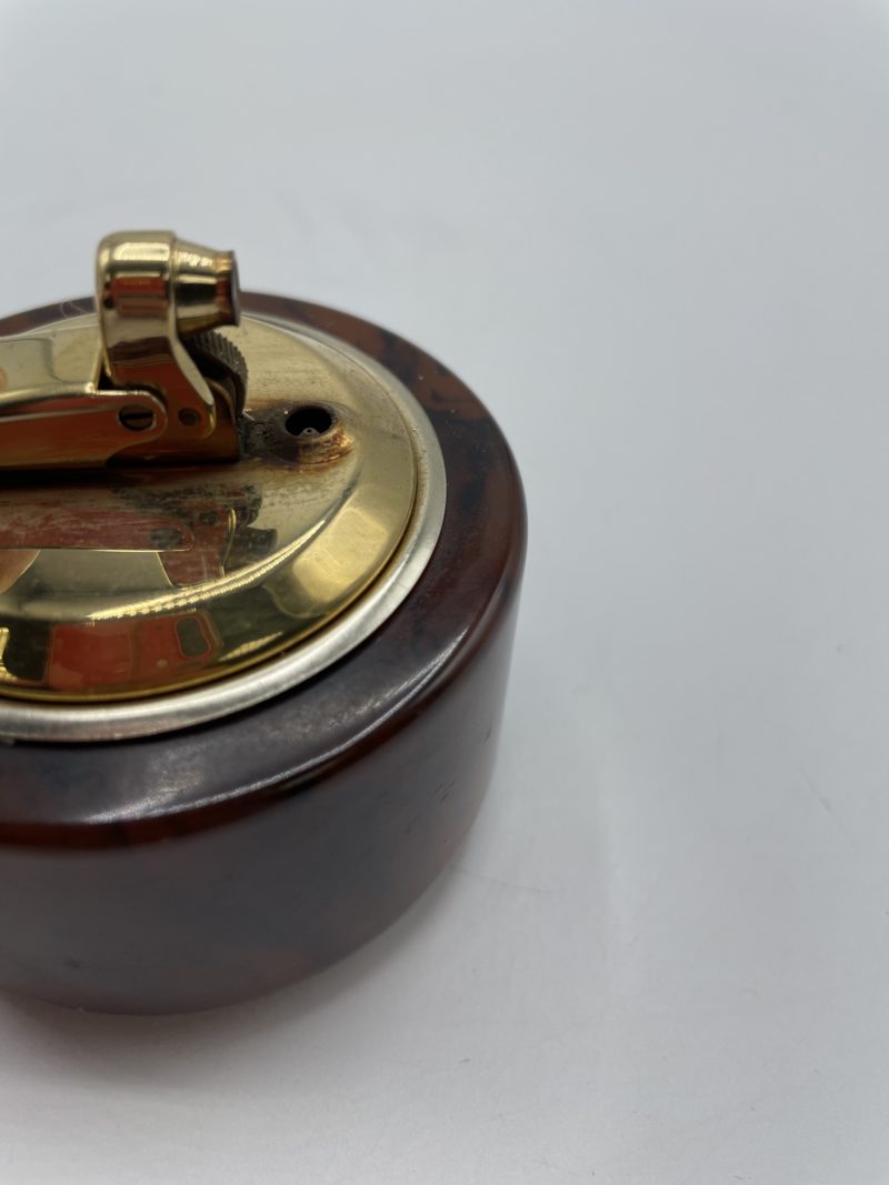Petit briquet vintage de table en laiton – Image 2