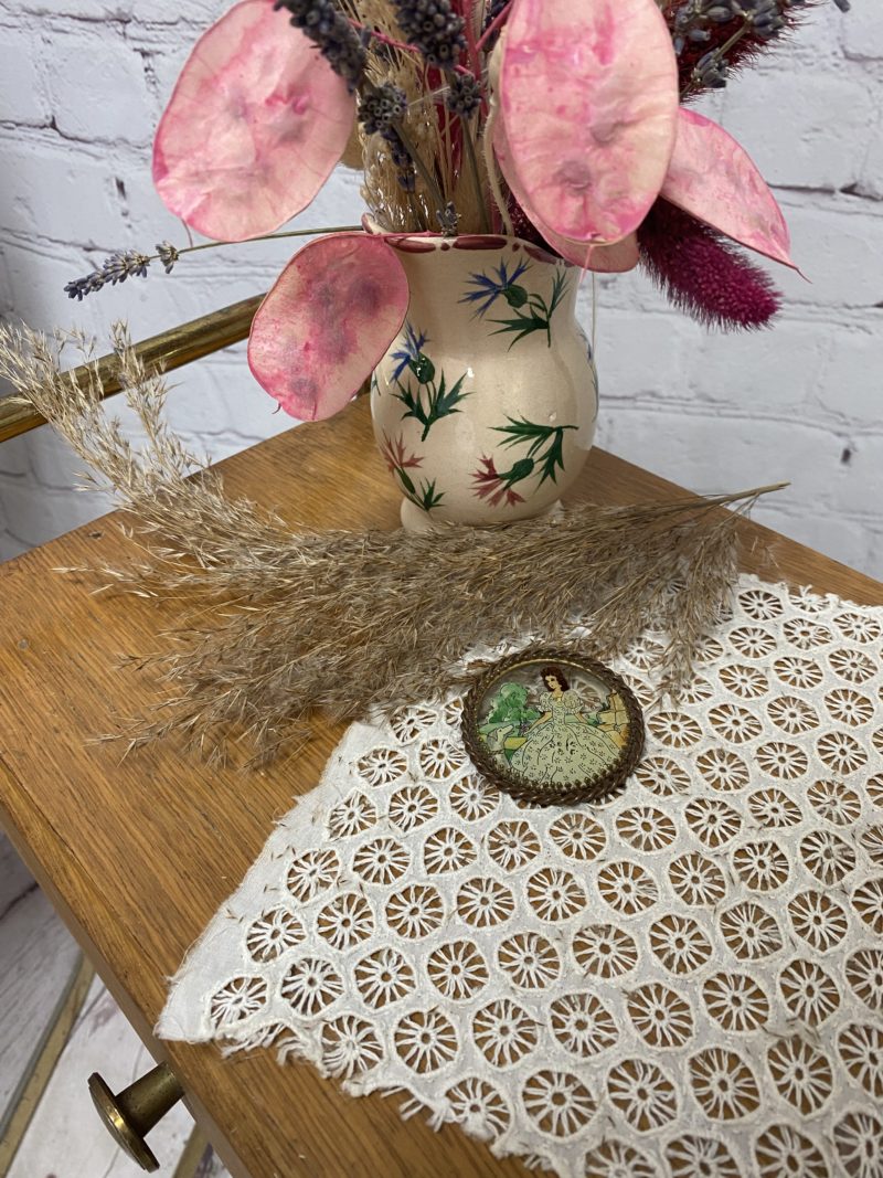 Broche vintage verre peint