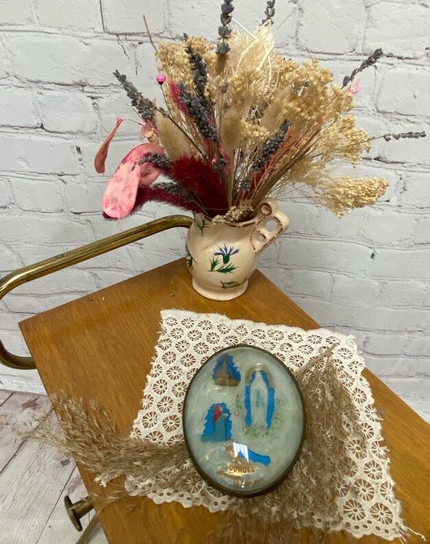 Petit cadre ovale verre bombé Apparition de la Vierge à Lourdes