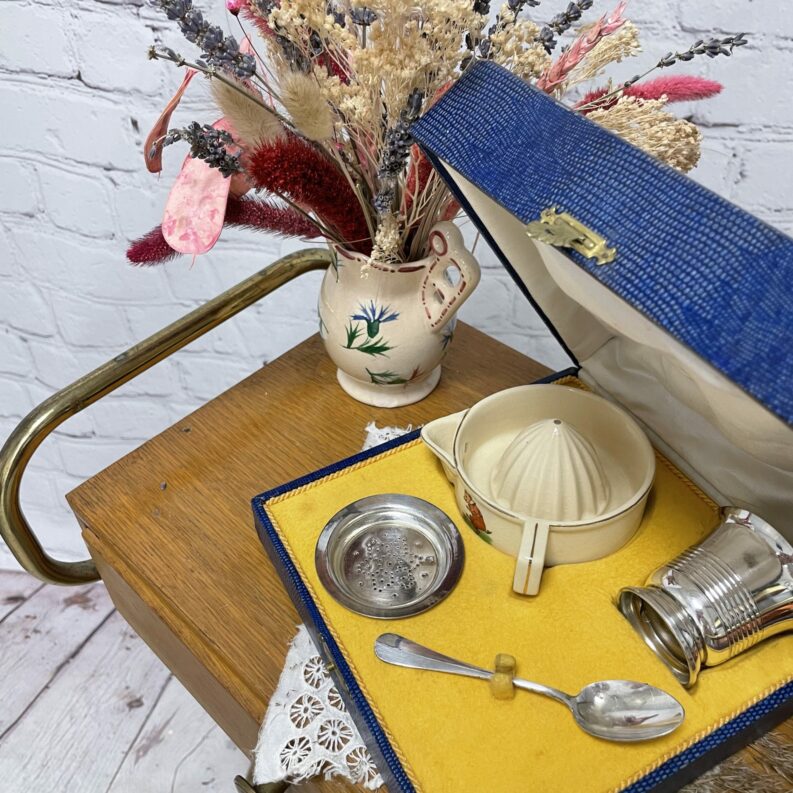 Coffret de naissance vintage presse agrume timbale et cuillère argent