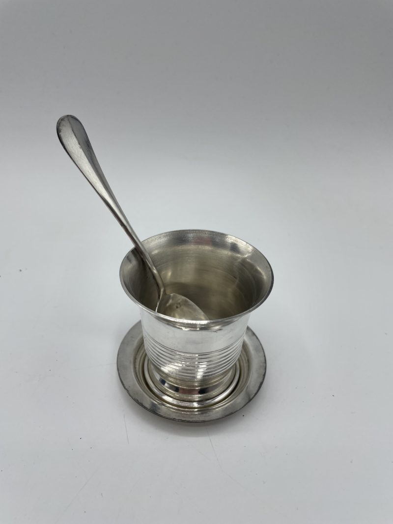 Coffret de naissance vintage presse agrume timbale et cuillère argent – Image 5