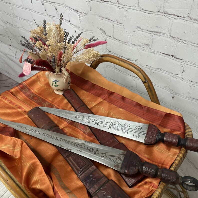 Duo de dagues nord-africaines lames à double tranchant touareg