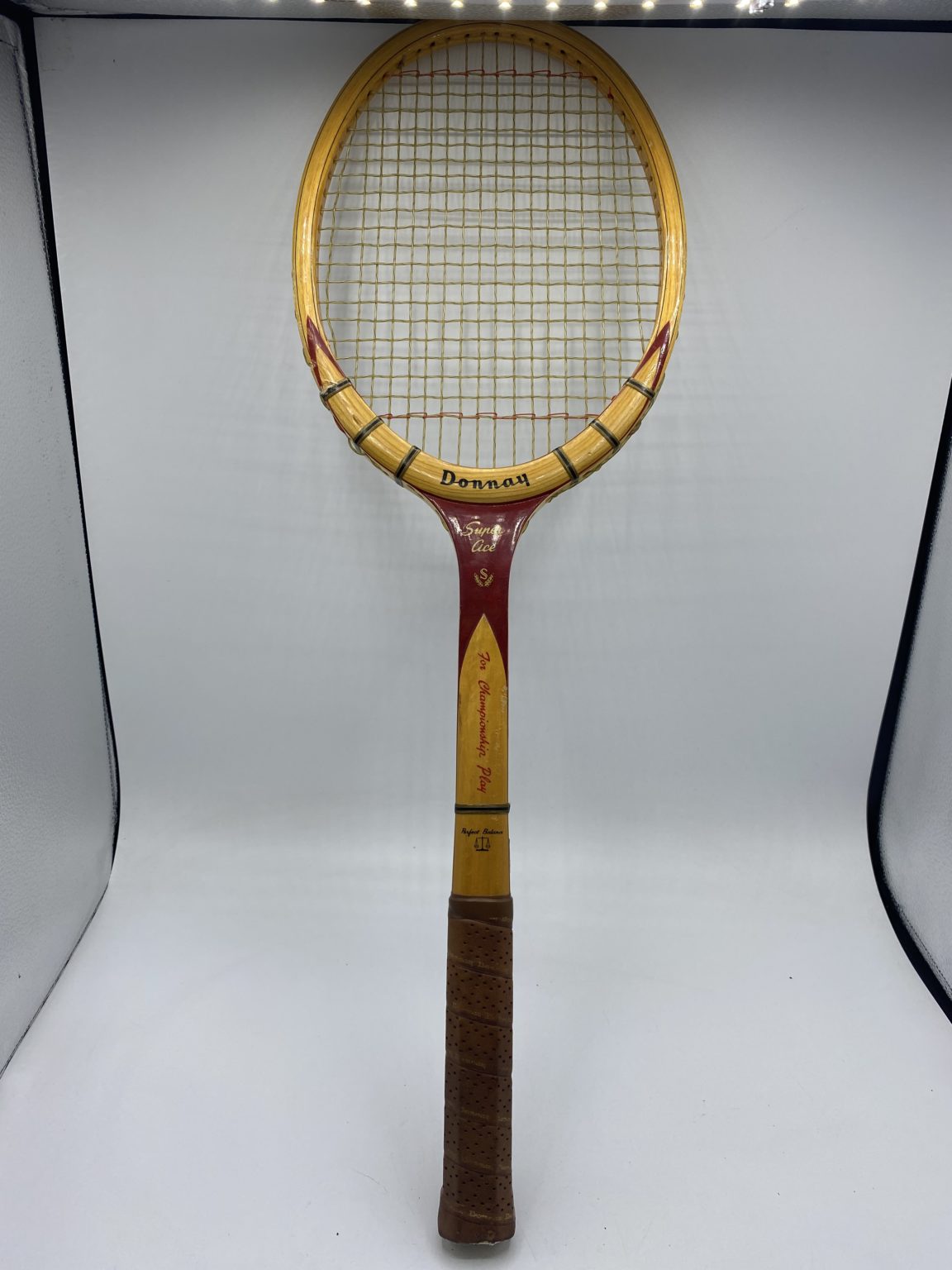 Raquette de tennis vintage avec presse
