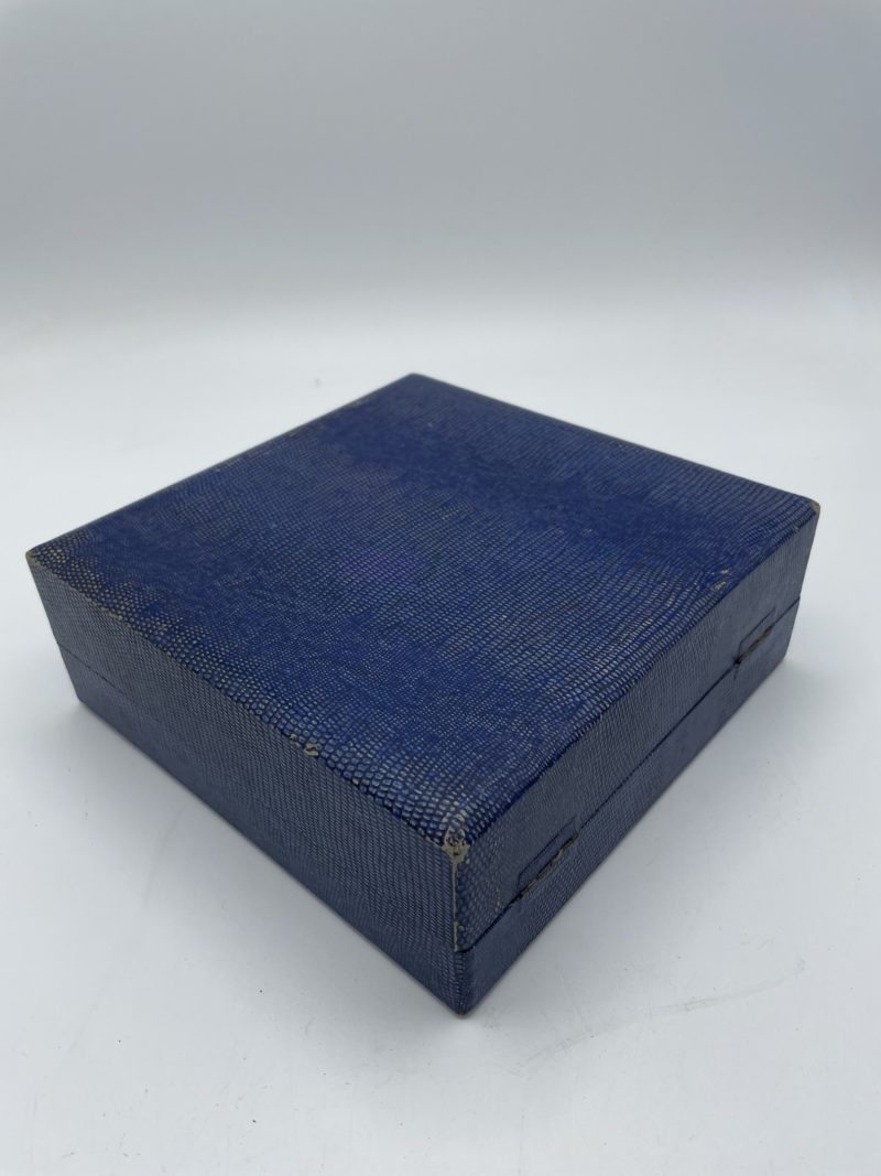 Coffret de naissance vintage presse agrume timbale et cuillère argent – Image 11