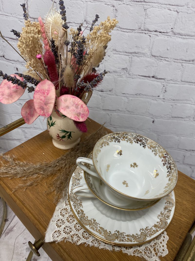 Lot 2 soucoupes et 2 tasses à thé porcelaine de Limoges – Image 5