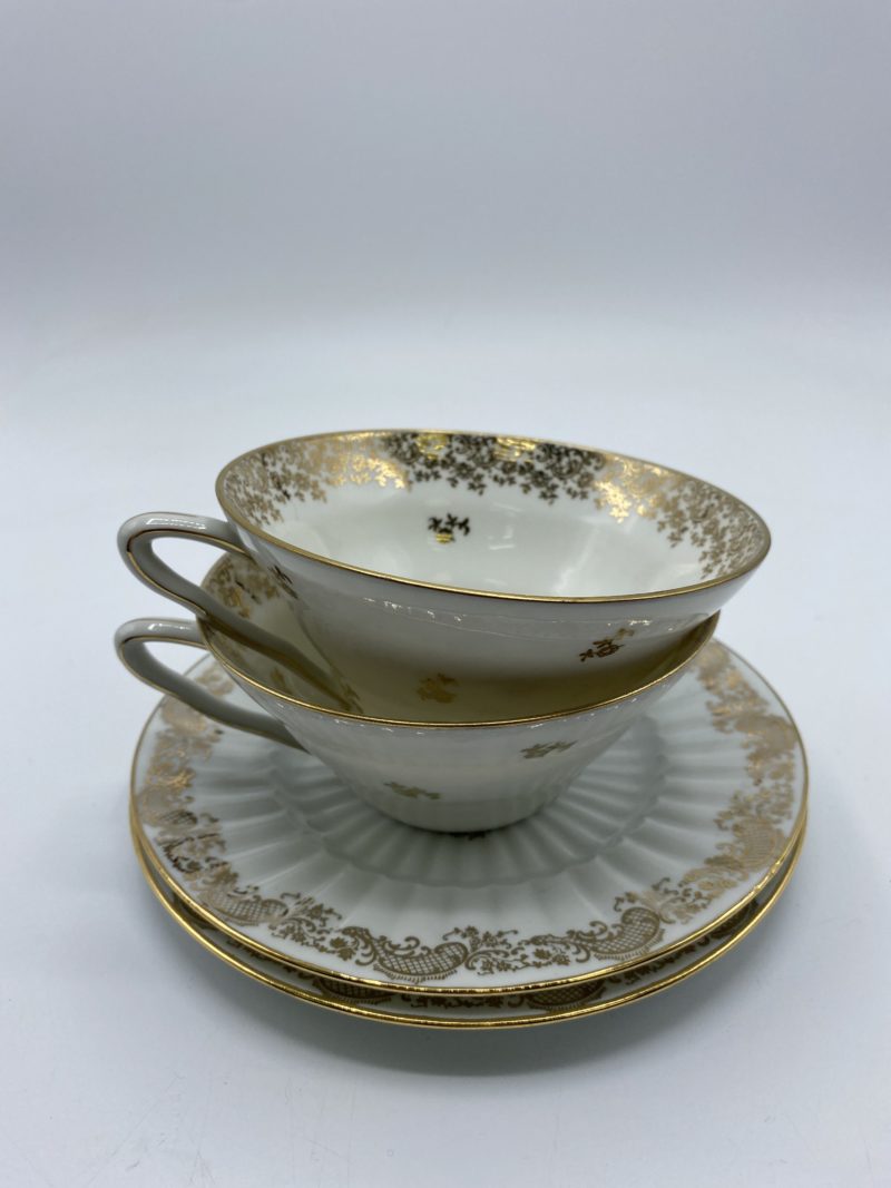 Lot 2 soucoupes et 2 tasses à thé porcelaine de Limoges – Image 4