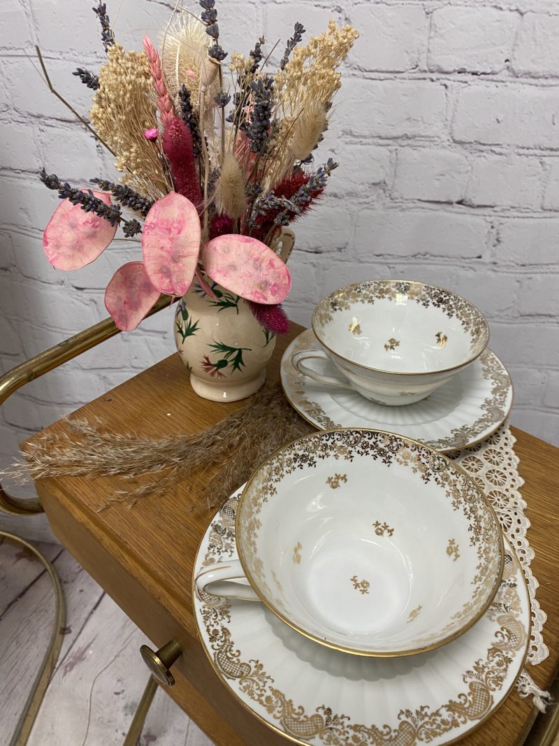 Lot 2 soucoupes et 2 tasses à thé porcelaine de Limoges