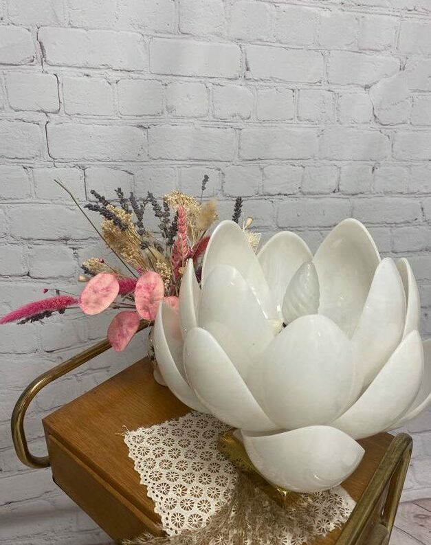 Lampe vintage tulipe design lotus en polycarbonate nacre blanc froid années 70